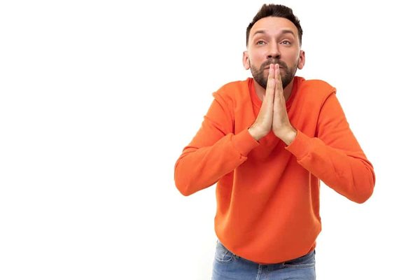 Comment utiliser la veille stratégique pour anticiper les évolutions du marché des énergies alternatives?